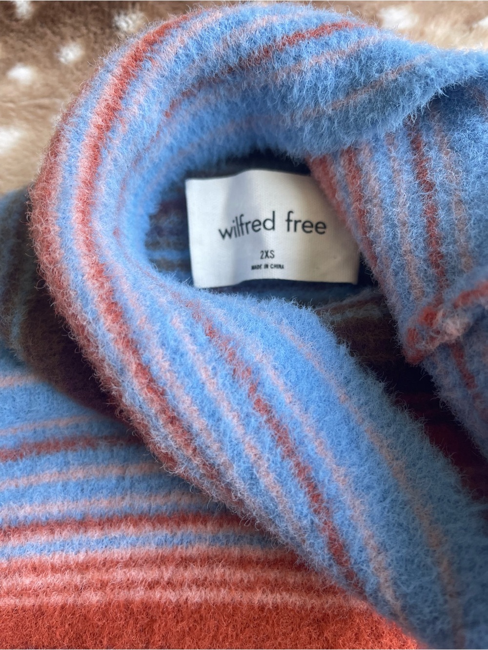 Aritzia soft sweater - Picture 3 of 3